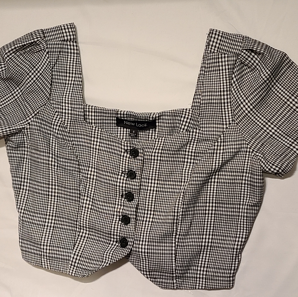 New look small, black and white, hound tooth patterned top